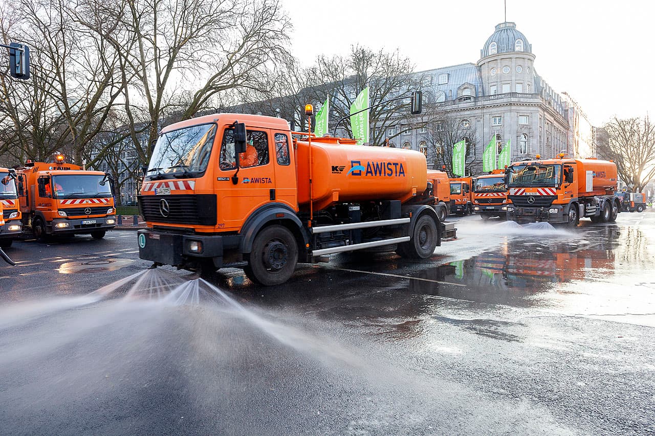 Wasserwagen bei der Arbeit