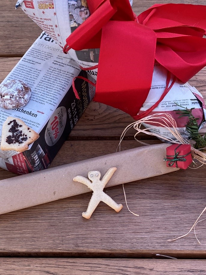 Geschenkpapier aus alten Zeitungen